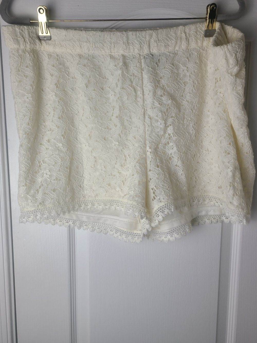 H & M Lace Shorts | Cream | Size Large